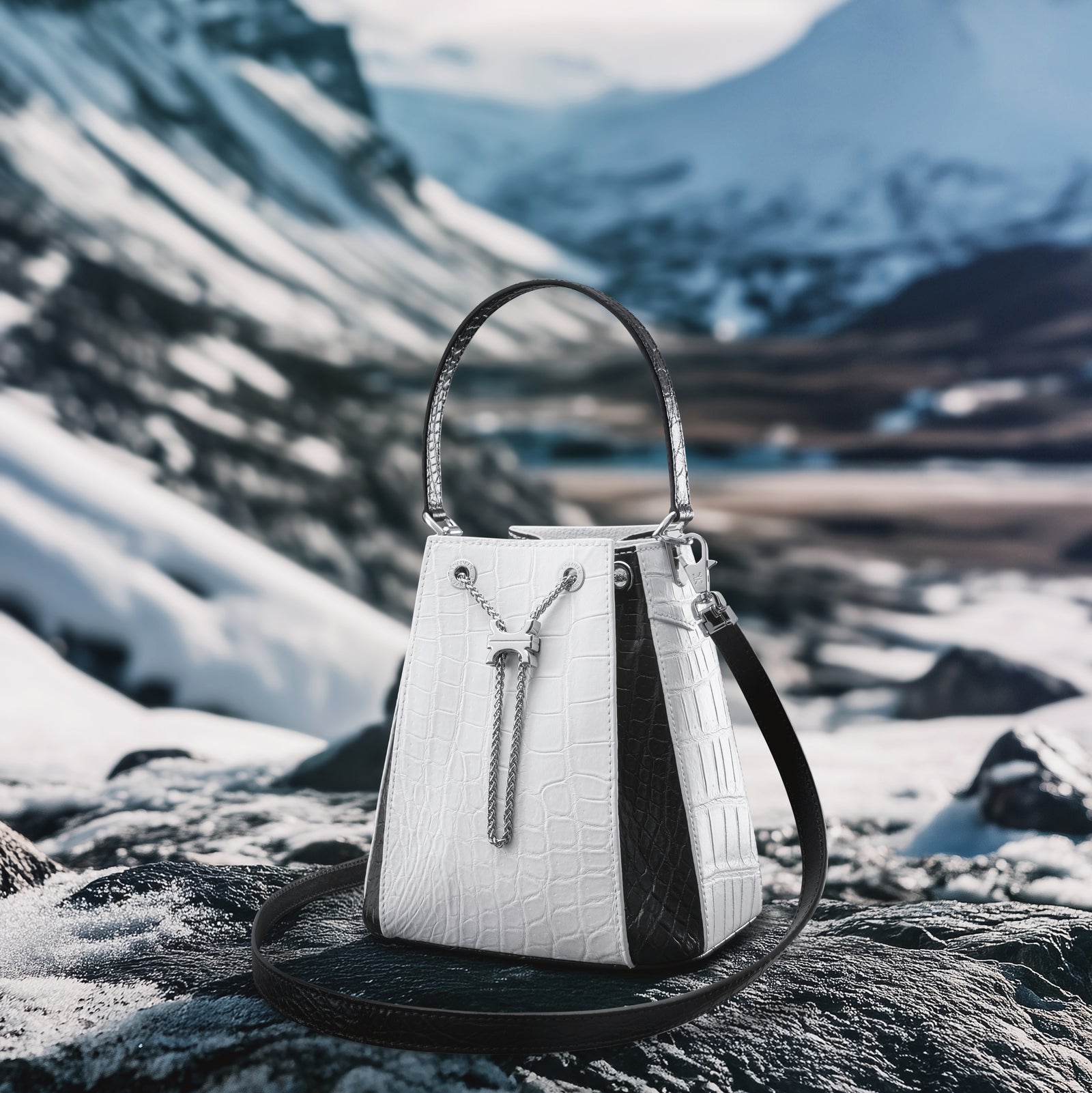 CREST LINK ORIGAMI BUCKET BAG (Arctic) | KWANPEN